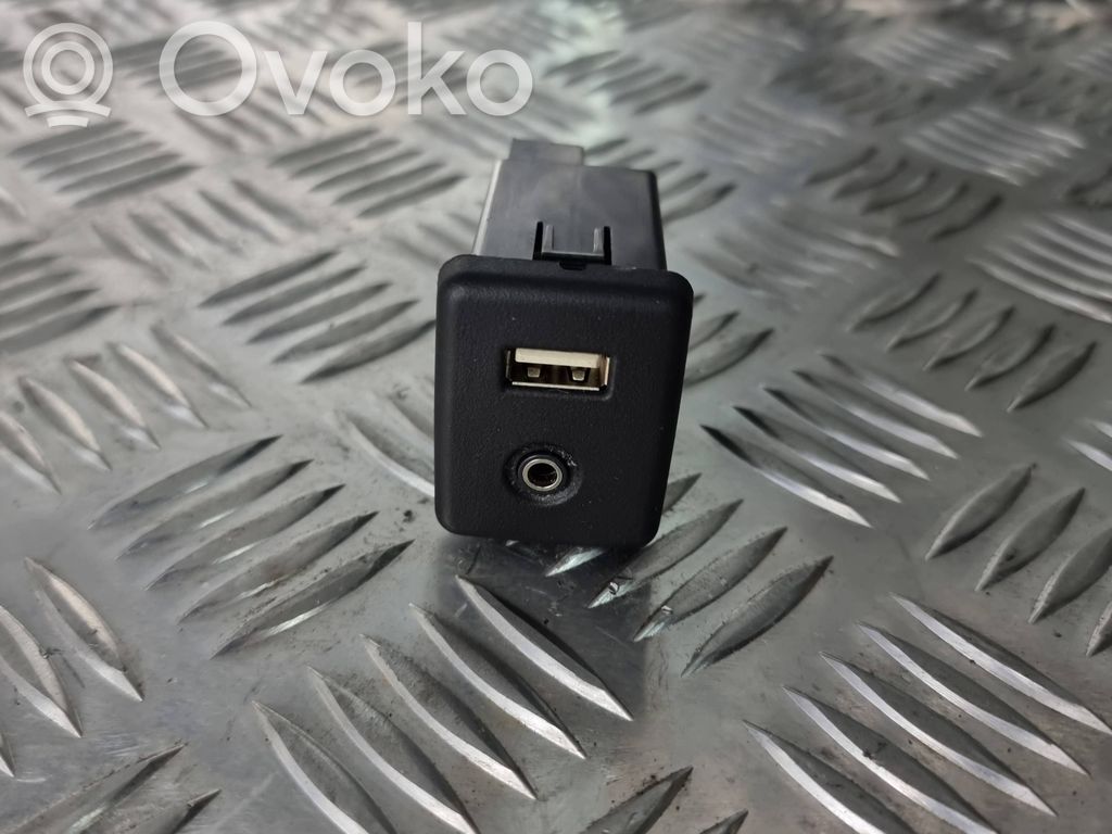 Opel Insignia A Enchufe conector USB 