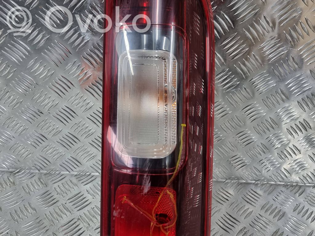 Renault Trafic III (X82) Aizmugurējais lukturis virsbūvē 
