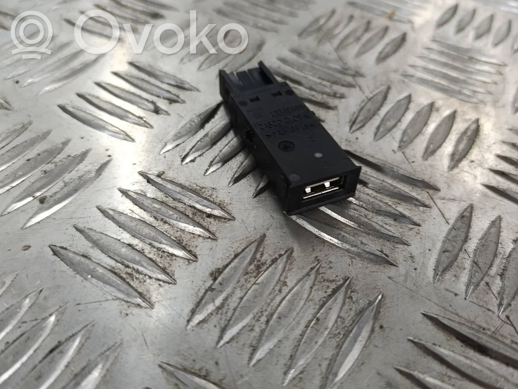 Opel Insignia A USB socket connector 