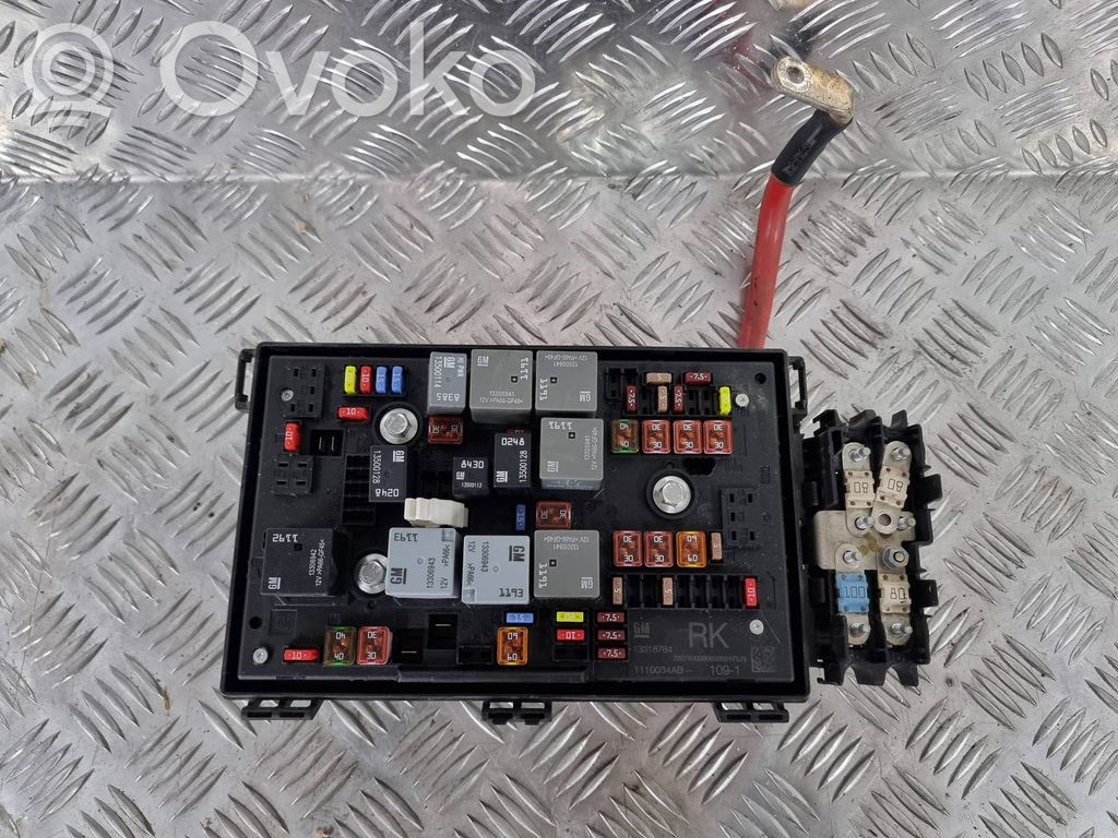 Opel Astra J Fuse module 