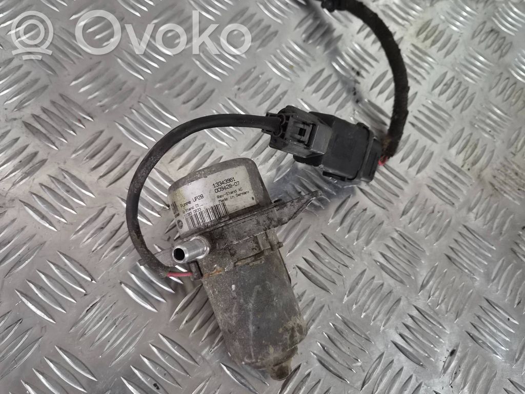 Opel Astra J Вакуумный насос 
