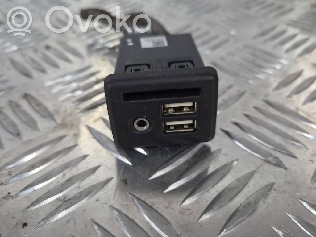 Opel Insignia A USB socket connector 