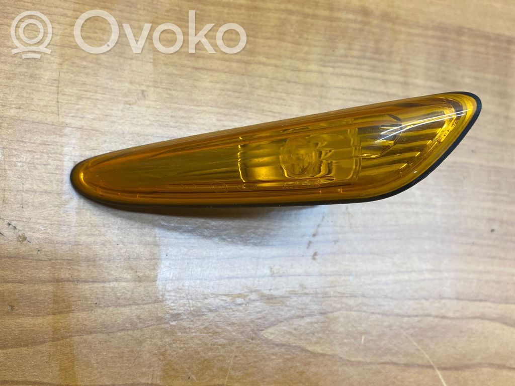 BMW 3 E46 Front fender indicator light 