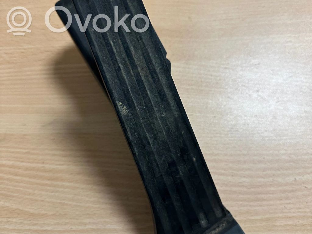 Akseleratora pedālis   74766500