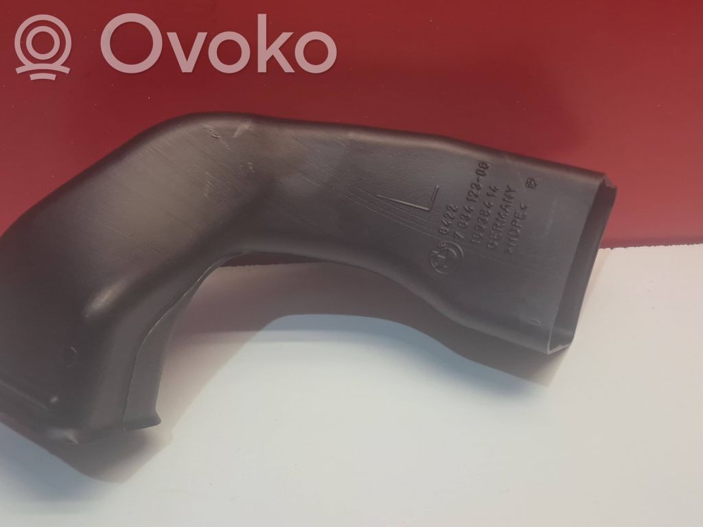 Ohjaamon sisäilman ilmakanava   7034123,10938414