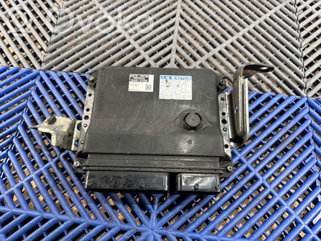Toyota Prius+ (ZVW40) Engine control unit/module 