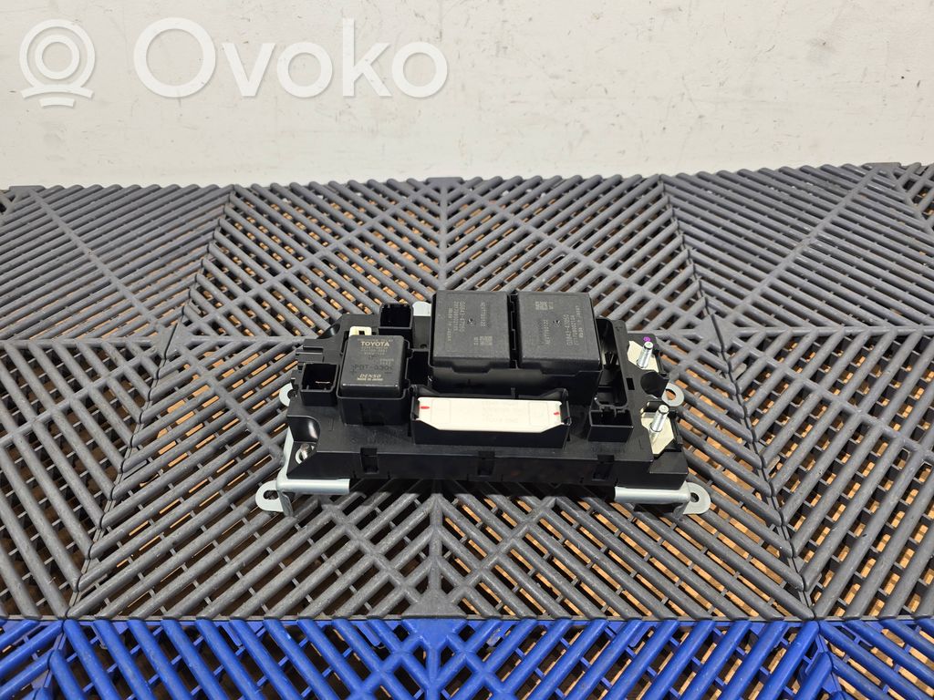 Toyota RAV 4 (XA40) Fuse module 