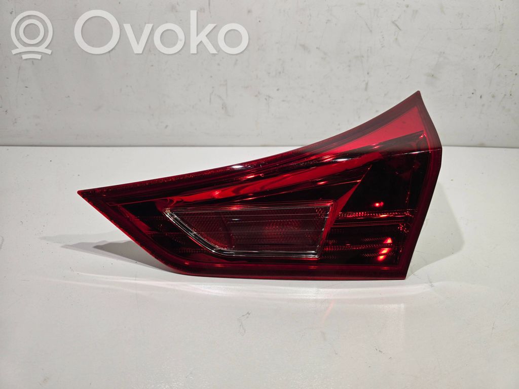 Toyota Auris E180 Takaluukun takavalot 