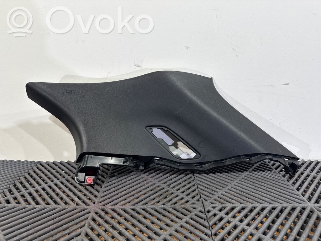 Lexus UX Pilar (C) 