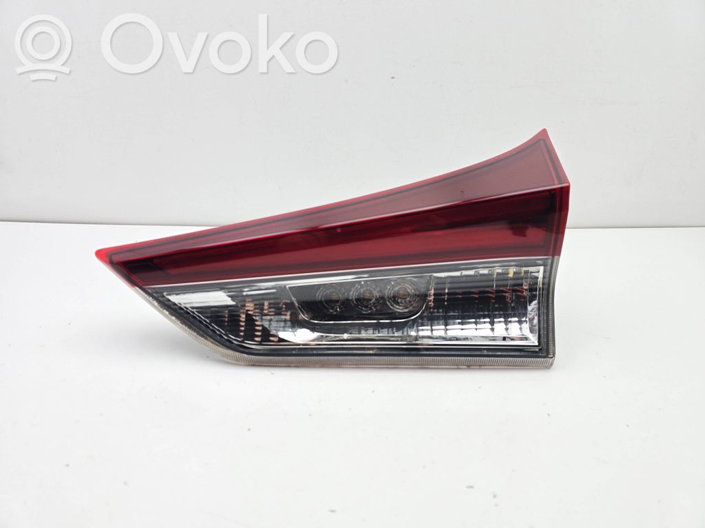 Toyota Auris E180 Lampy tylnej klapy bagażnika 