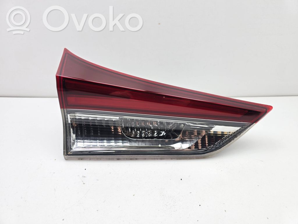 Toyota Auris E180 Lampy tylnej klapy bagażnika 
