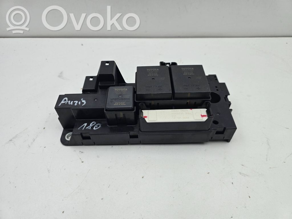 Toyota Auris E180 Bloque de montaje de relé 