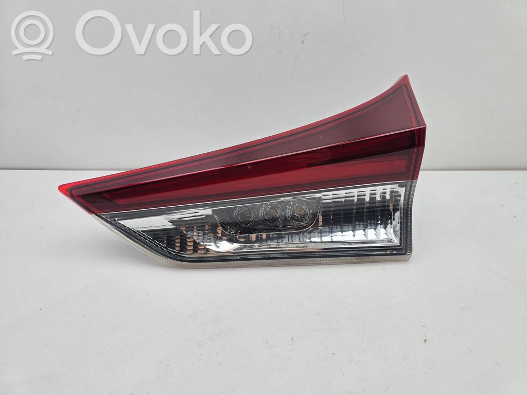 Toyota Auris E180 Lampy tylnej klapy bagażnika 