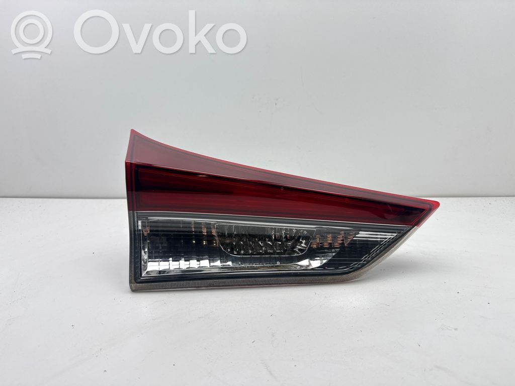 Toyota Auris E180 Lampy tylnej klapy bagażnika 