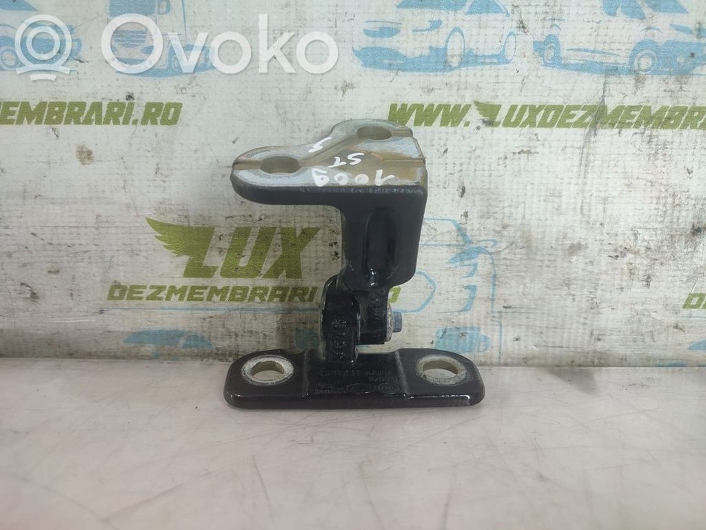 Jaguar XE Front door upper hinge 