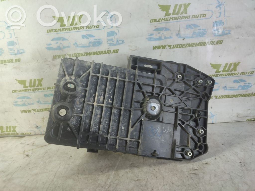 Mazda 3 Akun kiinnike 