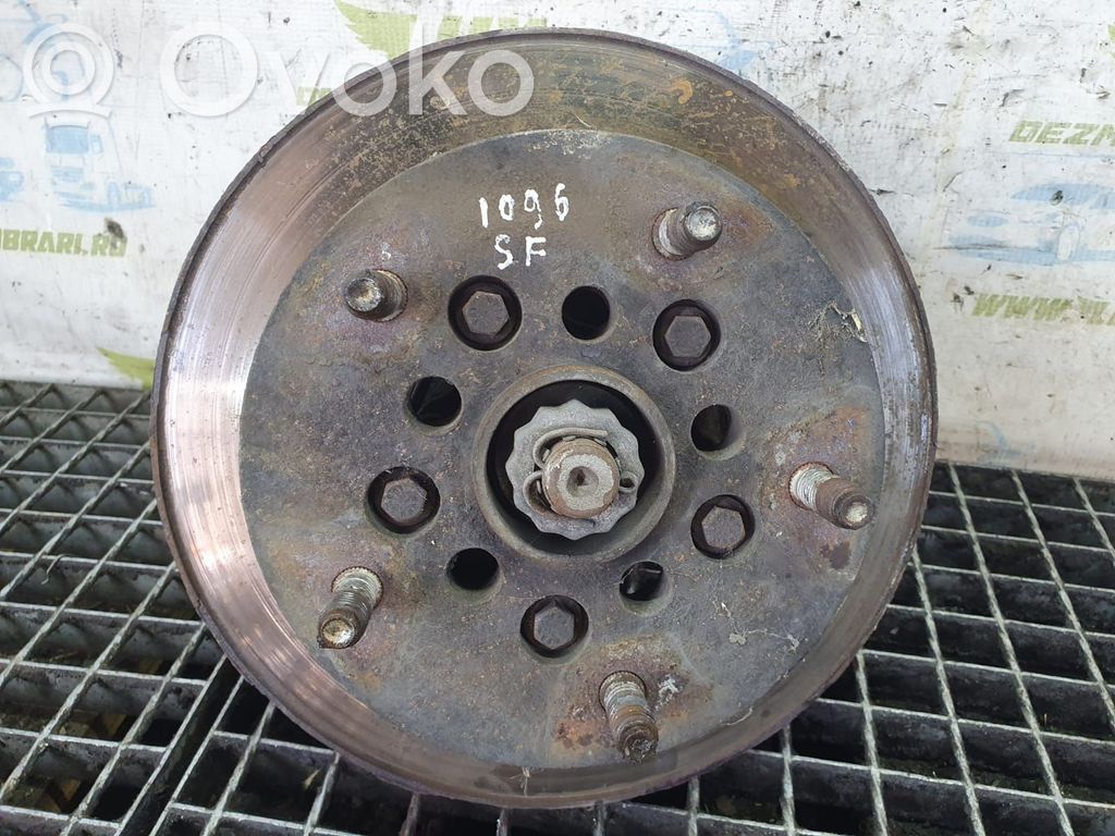 Front wheel hub spindle knuckle