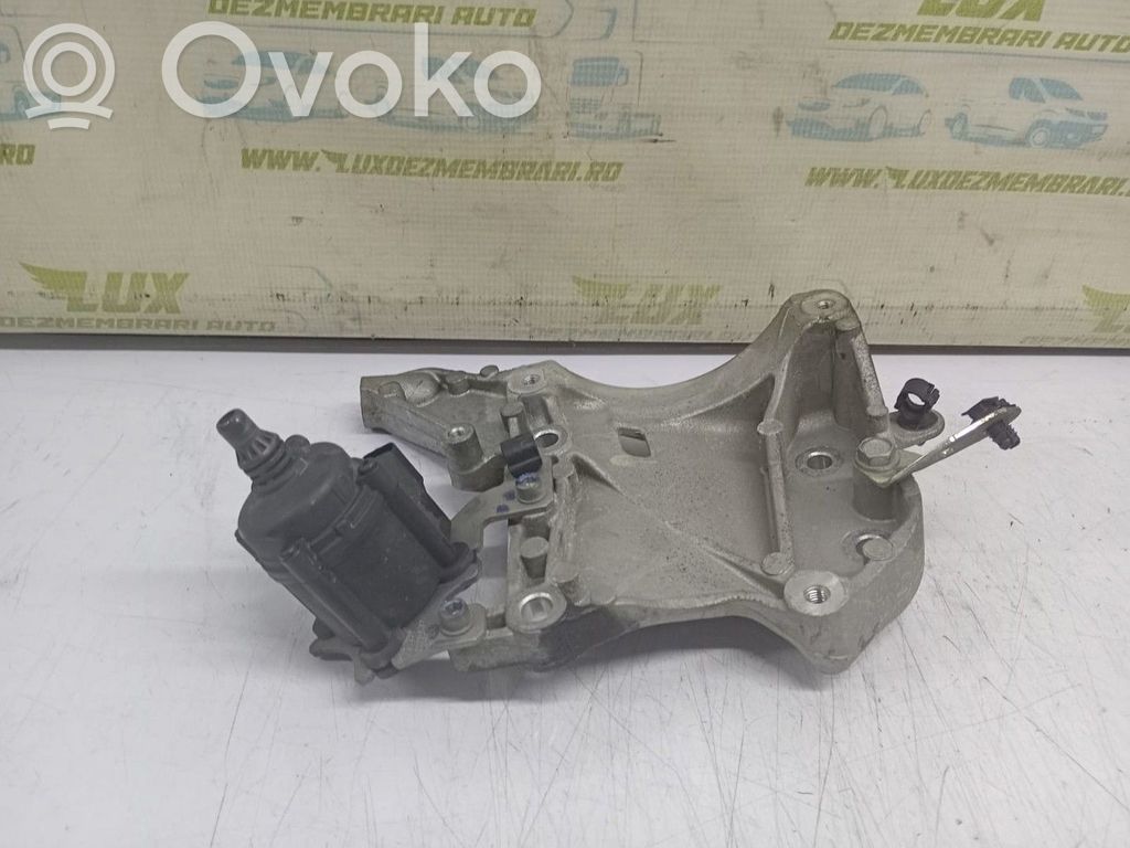 Jeep Compass Engine mounting bracket 