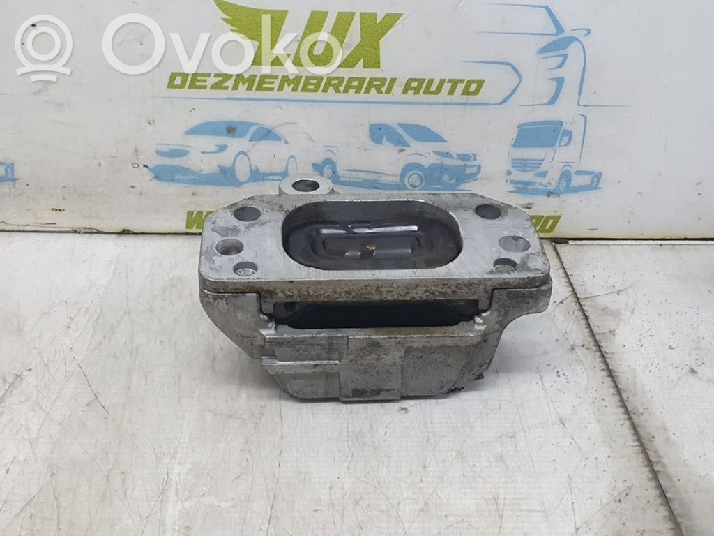 Engine mounting bracket   P68253033AB