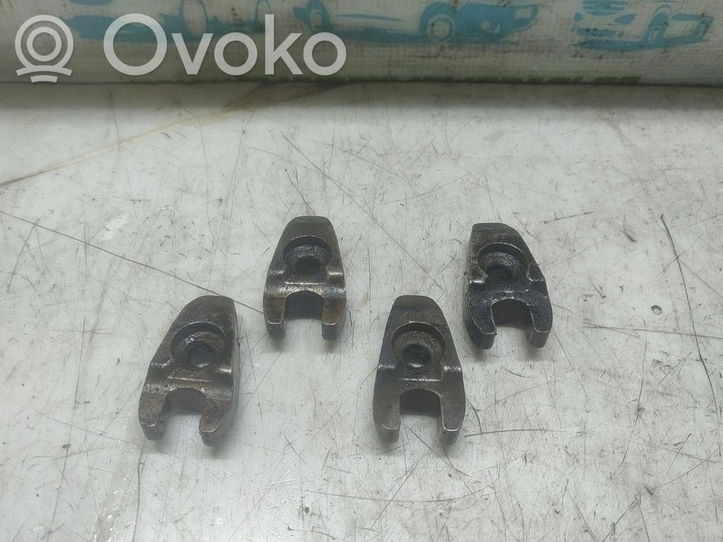 Abrazadera del inyector de combustible