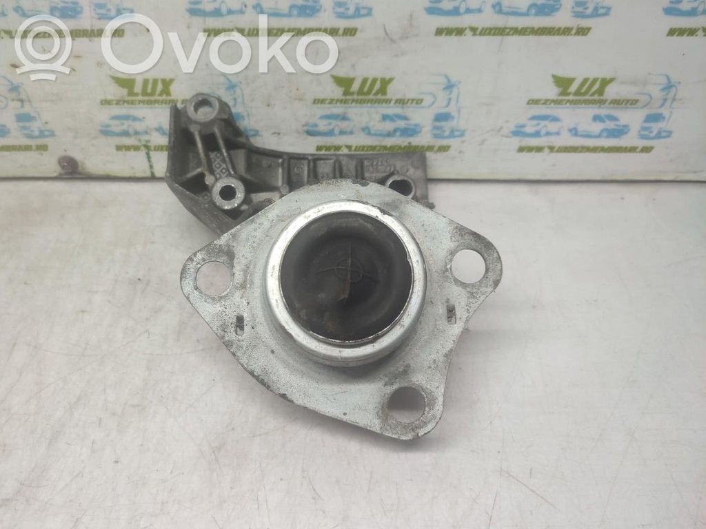 Renault Megane I Engine mounting bracket 