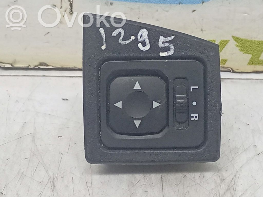 Un conjunto de interruptores   SPC02180