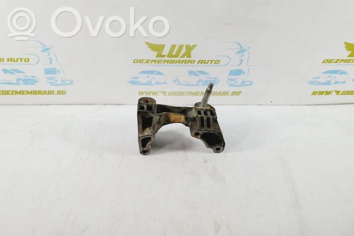 Ford Mondeo MK IV Engine mounting bracket 