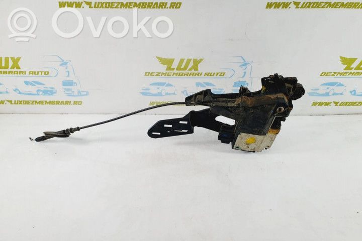 Ford Focus Priekšpusē slēdzene 