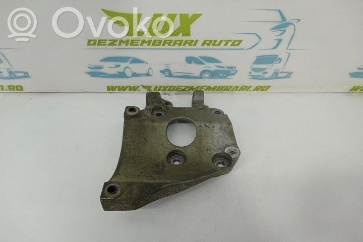 Ford Focus Engine mounting bracket 