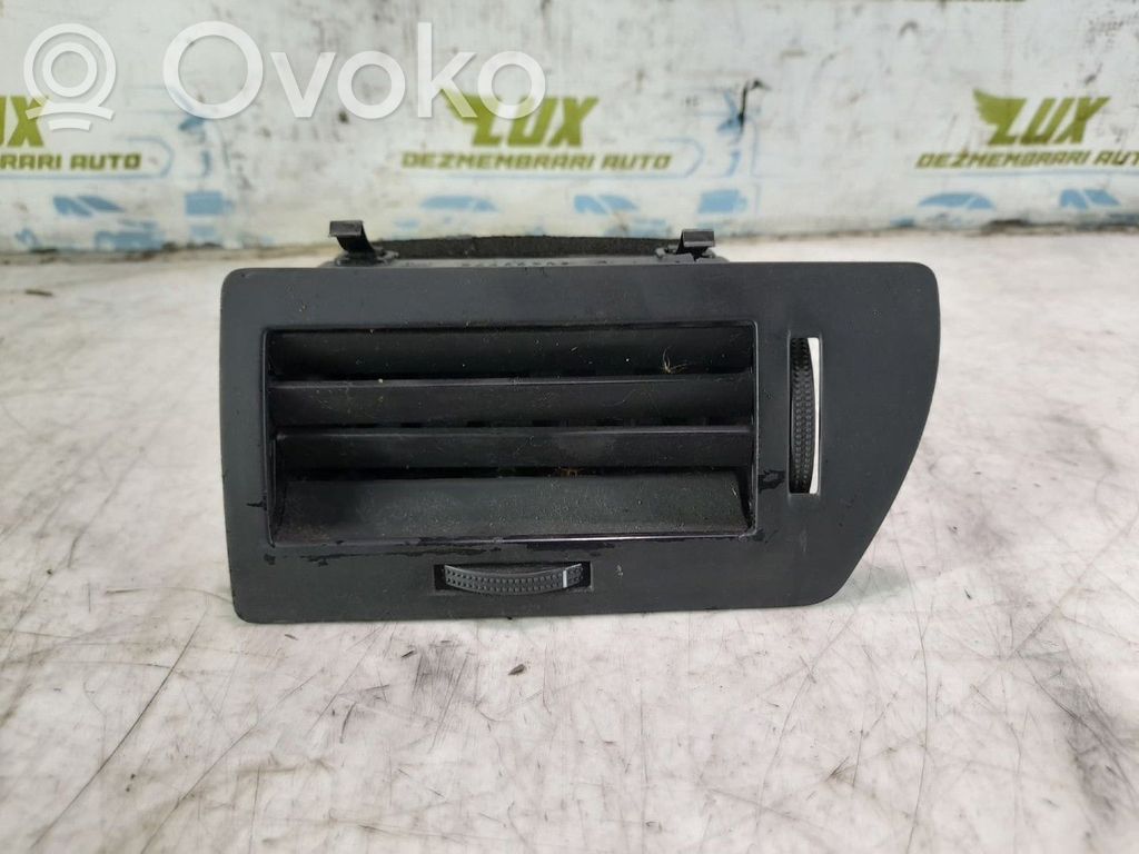 Opel Astra H Dysze / Kratki środkowego nawiewu deski rozdzielczej 