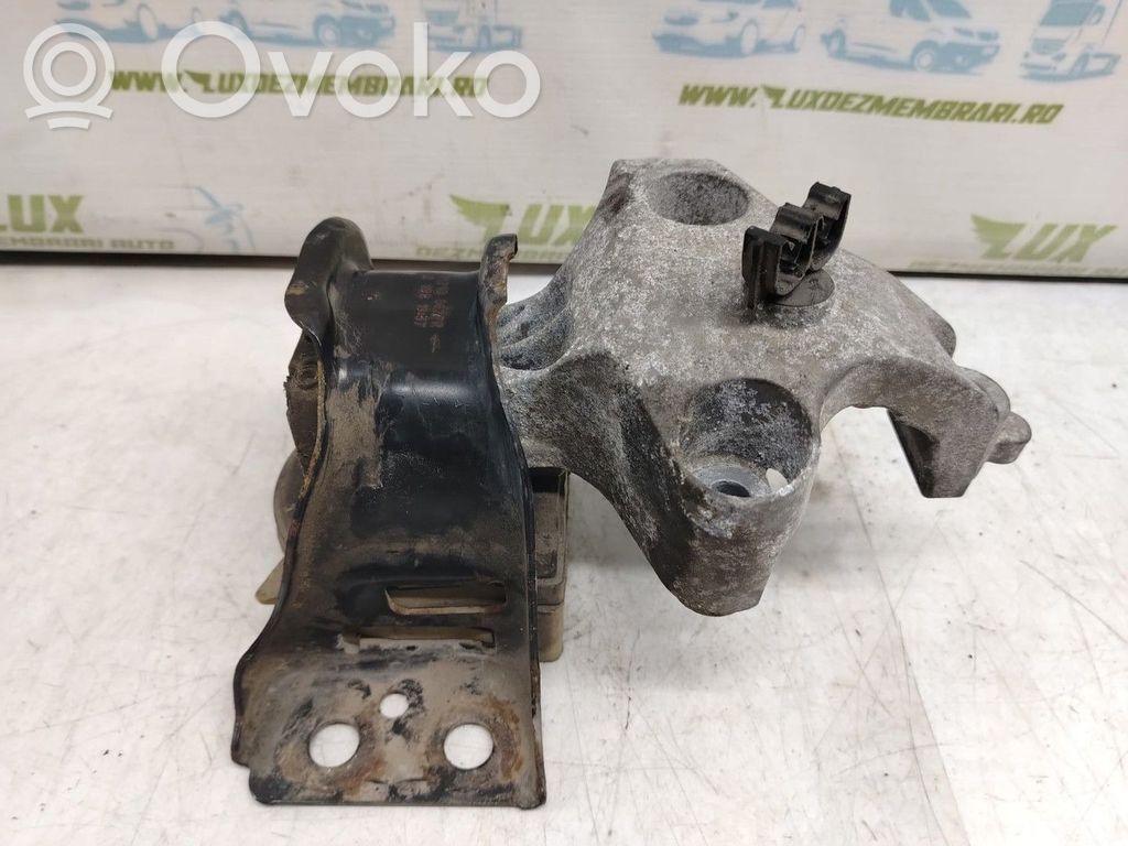 Engine mounting bracket   112100627R