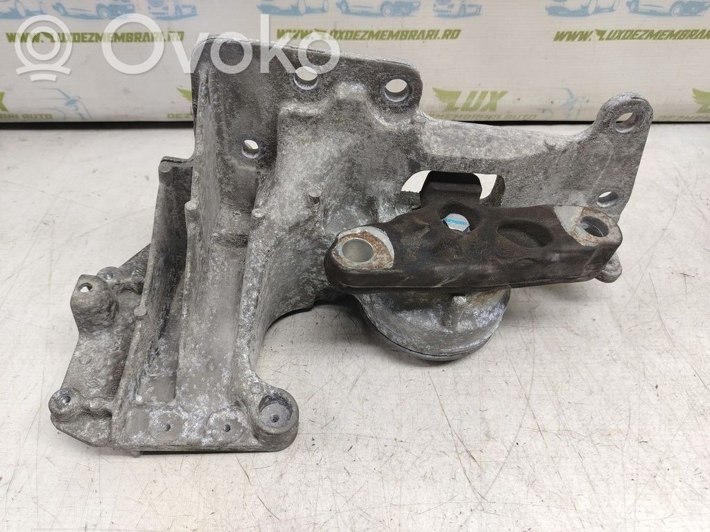 Renault Koleos I Engine mounting bracket 
