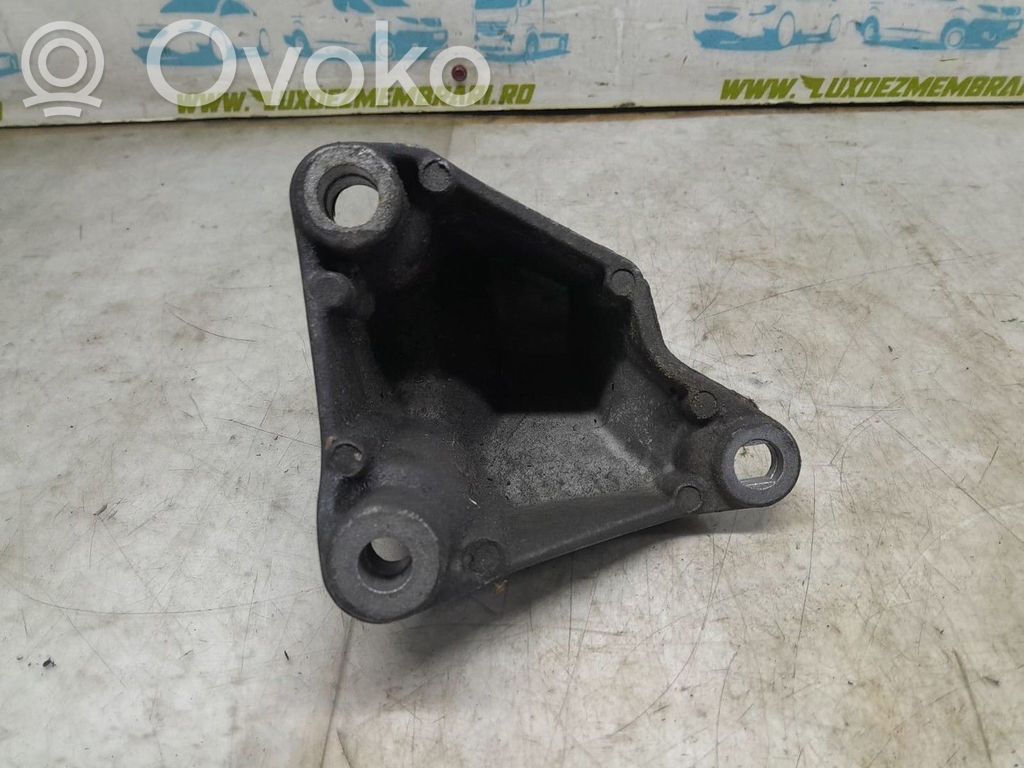 Renault Megane III Engine mounting bracket 