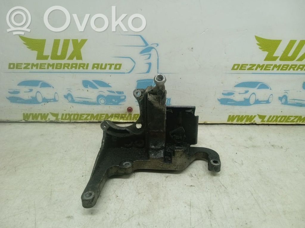 Ford Focus Engine mounting bracket 