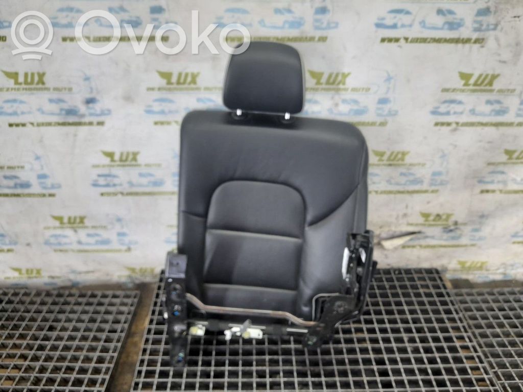 Fotel tylny   89300F15302AV