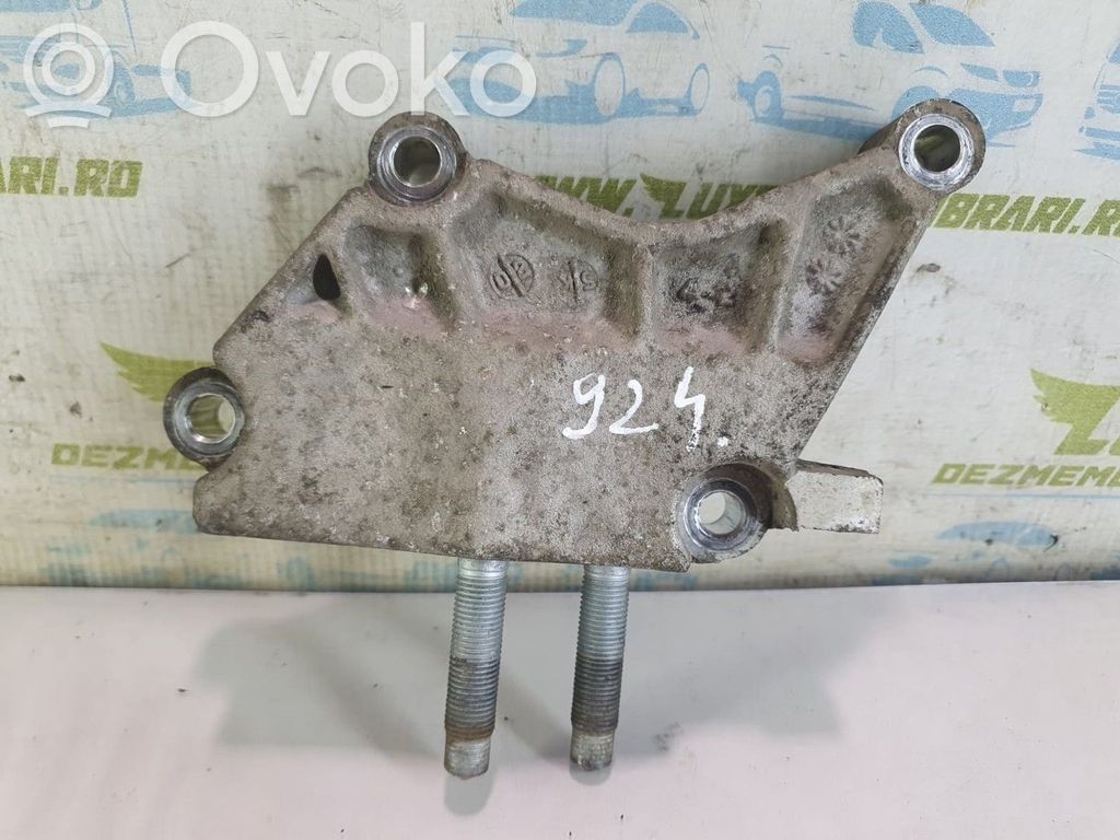 KIA Sportage Engine mounting bracket 