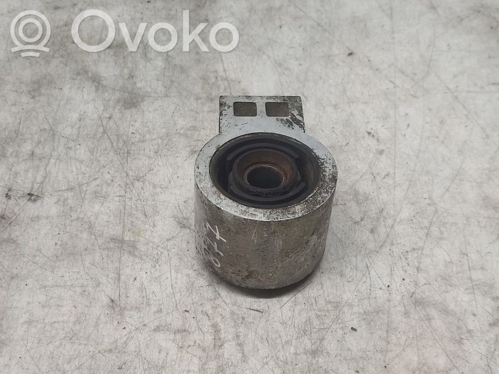 Engine mounting bracket   22CDTI
