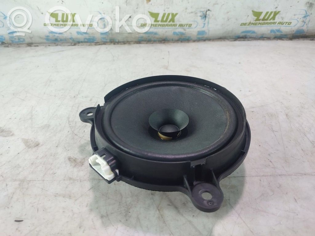 Mazda 5 Altavoz de la puerta delantera 