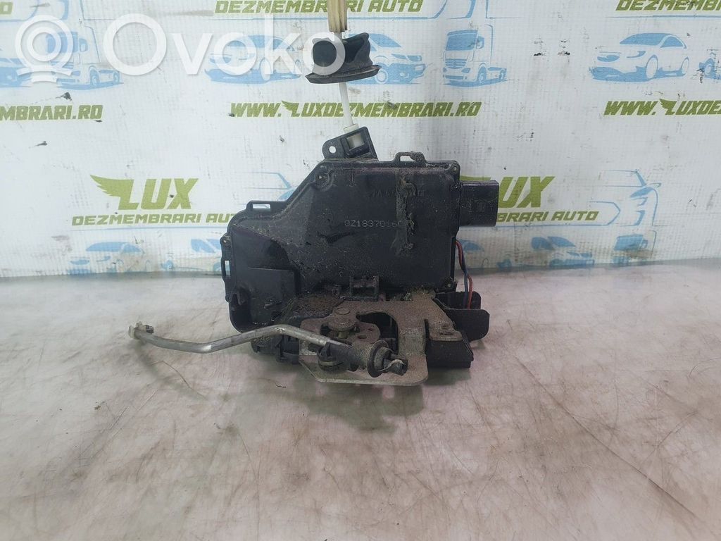 Audi A2 Priekšpusē slēdzene 