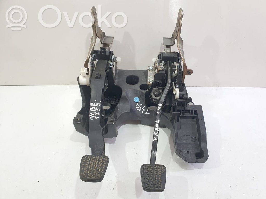 Opel Insignia A Pedal assembly 