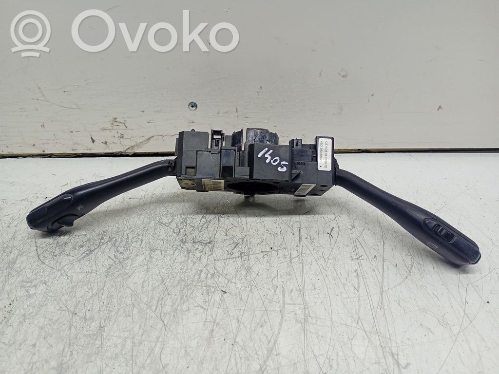 Volkswagen PASSAT B5.5 Boutons / interrupteurs volant