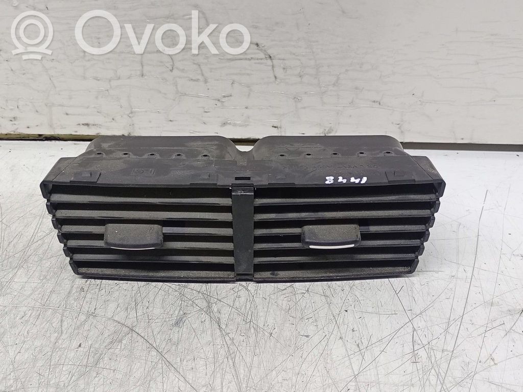 Rejilla de ventilación trasera   66110FG020