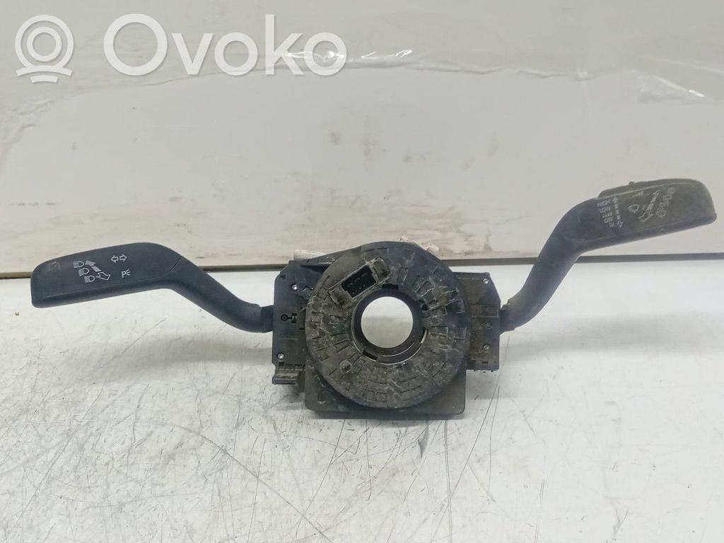 Skoda Fabia Mk2 (5J) Butoane/comutatoare pe volan 