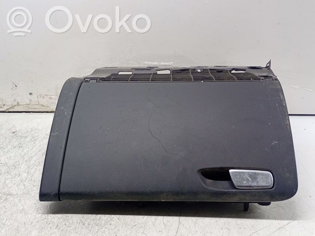 Guantera   8K1857035