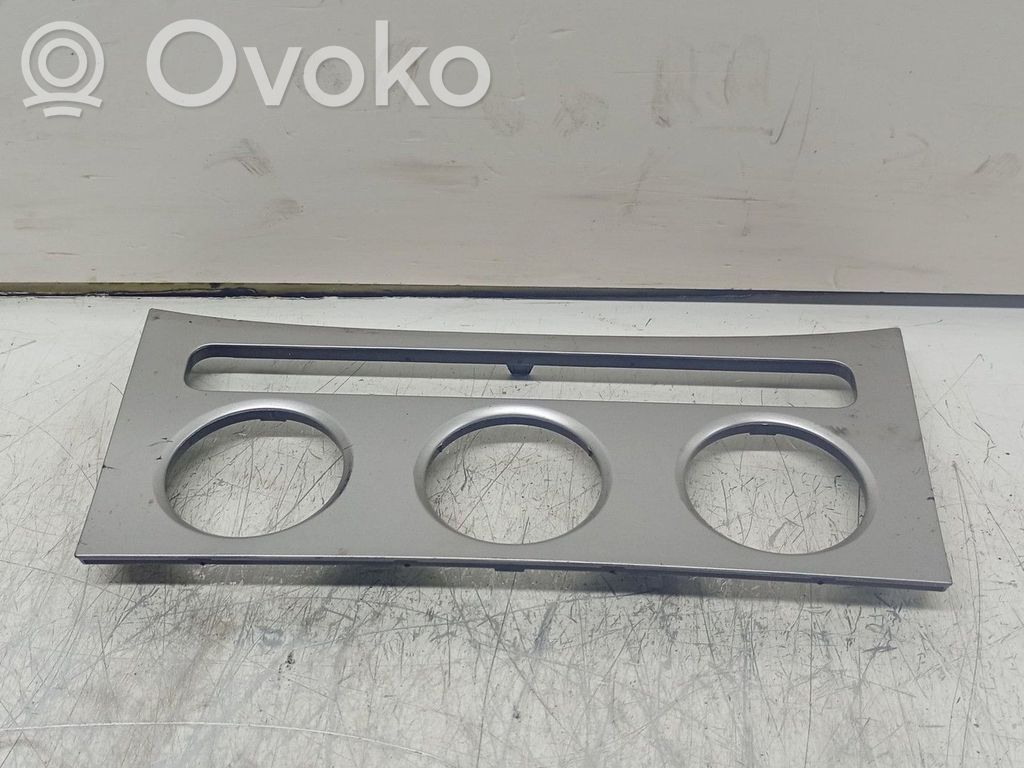 Volkswagen PASSAT B6 Cornice cruscotto