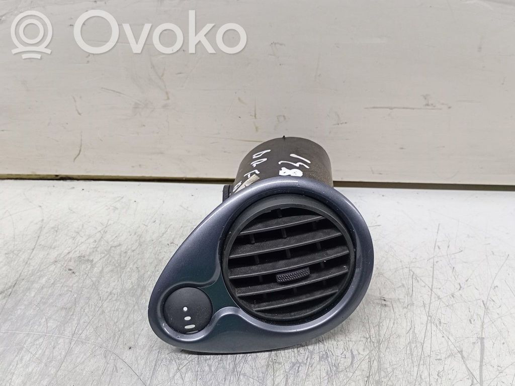Renault Clio III Dysze / Kratki środkowego nawiewu deski rozdzielczej 