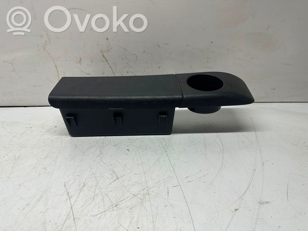 Osłona dolna słupka / D   G06M21R31149PIA