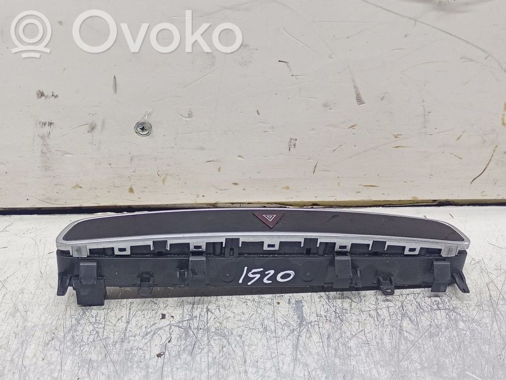 Botón interruptor de luz de peligro   A2139054003