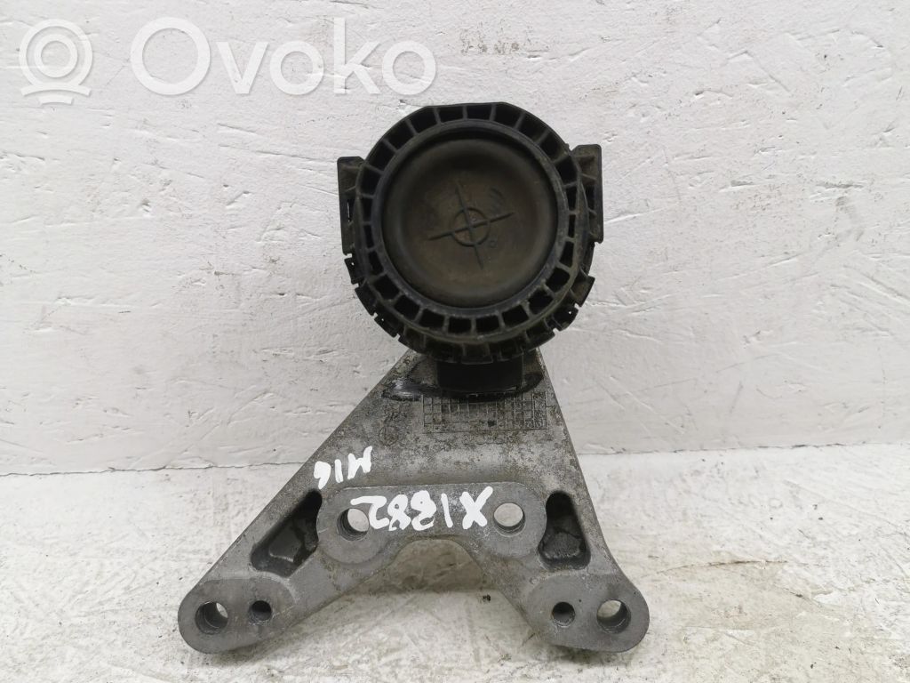 Opel Astra L Engine mount bracket 