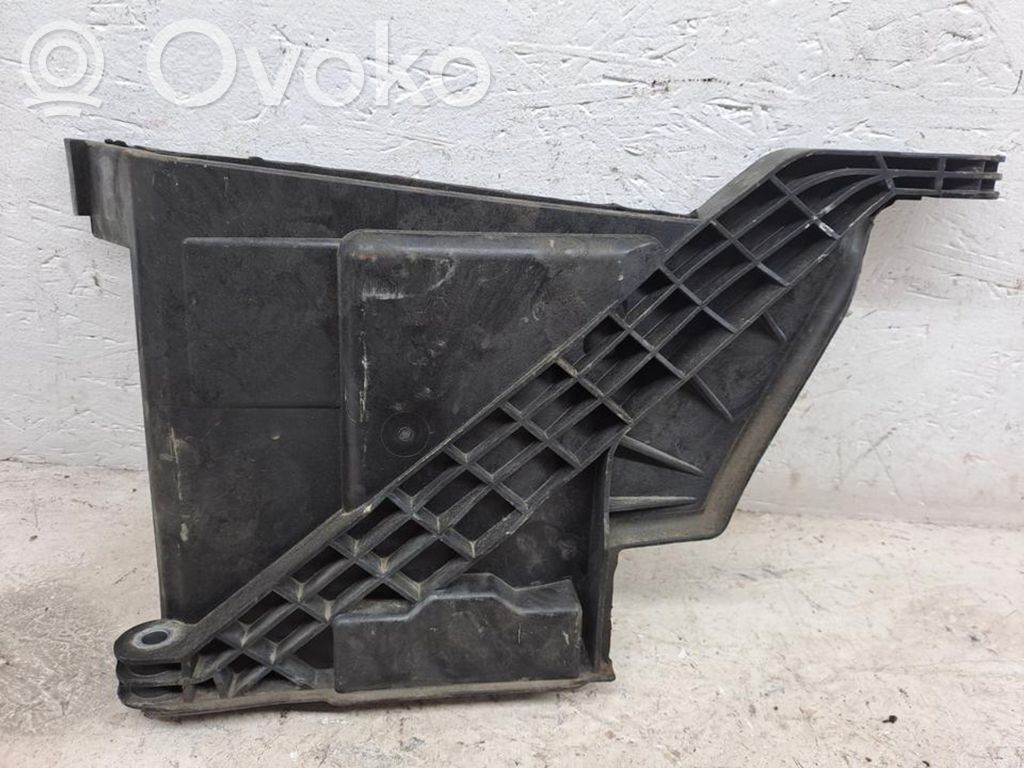 BMW 2 F46 Muu moottoritilan osa 